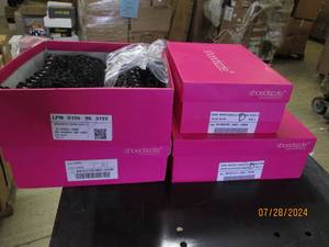 lot 203 image: 4 pairs of shoe dazzles various sizes and styles