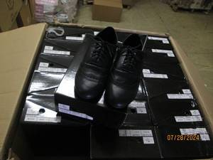 lot 204 image: case of 18 pairs of new shoes sizes 6-7-8-9-10
