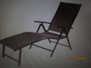 lot 4 image: Folding Adjustable Chaise Lounge Chair
