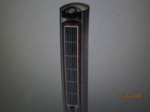 lot 12 image: Lasko Wind Curve 42.5 Oscillating Tower Fan