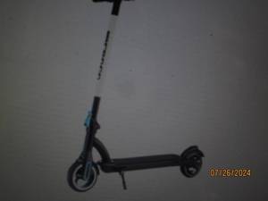 lot 14 image: GlareWheel ES-S8 36V Electric Scooter