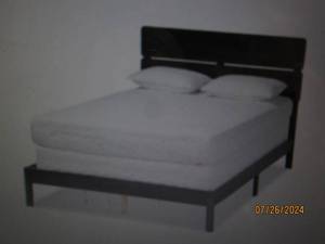 lot 15 image: Baxton Studio Anthony Panel Bed - King
