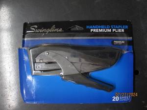lot 51 image: swingline premium handheld stapler