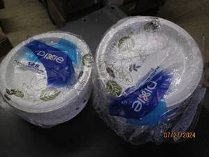 lot 71 image: 2 packages of dixie 8.5 inch paper plates
