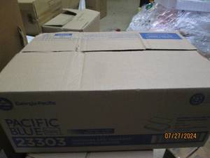 lot 92 image: case of pacific blue multifold recycled paper towels brown 4000 in case
