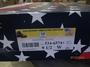 lot 126 image: thorogood softstreet womens ultimate cross trainer size 9.5 w