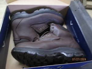 lot 137 image: thorogood 6 inch signature series saftey toe size 10 2E