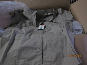 lot 140 image: case of 21 xltg button up short sleeve work shirts clique new