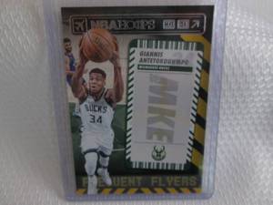 lot 13 image: 2021-22 Hoops Giannis Antetokounmpo...