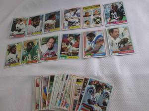 lot 39 image: 1981 Topps Football Cards...