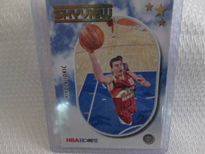 lot 65 image: 2021-22 NBA Hoops Nikola Jokic Skyv...