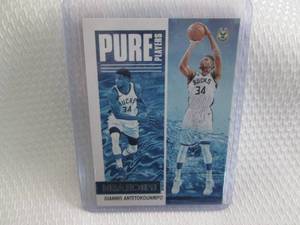 lot 191 image: 2021-22 Hoops Giannis Antetokounmpo...