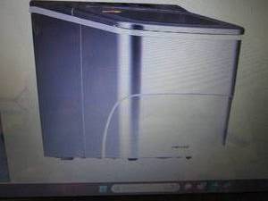 lot 254 image: NewAir Countertop Ice Maker - Silve...