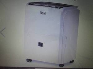 lot 262 image: BLACKDECKER 20-Pint Portable Dehum...