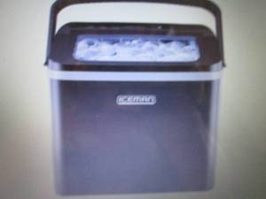 lot 265 image: Chefman Iceman Compact Bullet 20-Lb...