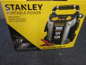 lot 290 image: Stanley 500-Amp Jump Starter open b...