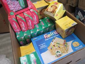 lot 332 image: Box of Assorted Seasonal Food & Can...