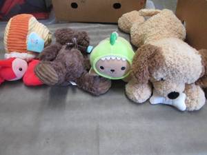 lot 334 image: 4 Assorted Plush...