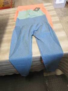 lot 361 image: 3 pair NWT Gym Wolf Large Ladies Le...