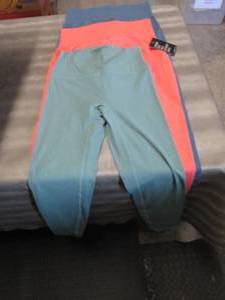 lot 365 image: 3 pair NWT Gym Wolf Large Ladies Le...