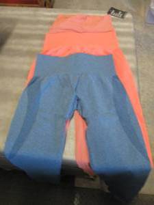 lot 370 image: 3 pair NWT Gym Wolf Medium Ladies L...