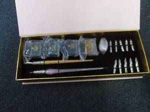 lot 411 image: 2 Sets DAVELIOU Pink 19-Piece Delux...