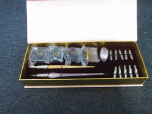 lot 412 image: 2 Sets DAVELIOU Pink 19-Piece Delux...
