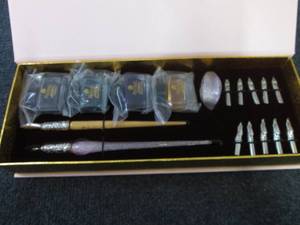 lot 414 image: 2 Sets DAVELIOU Pink 19-Piece Delux...