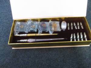 lot 416 image: 2 Sets DAVELIOU Pink 19-Piece Delux...
