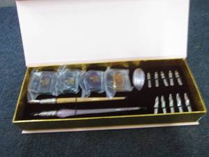 lot 417 image: 2 Sets DAVELIOU Pink 19-Piece Delux...