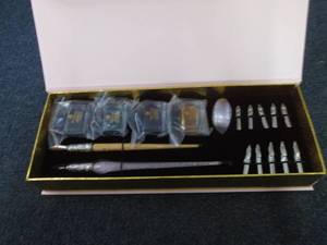 lot 418 image: 2 Sets DAVELIOU Pink 19-Piece Delux...