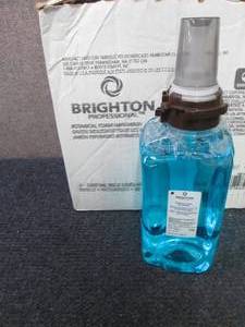 lot 429 image: 3- 1250 ml Brighton Professional Fo...