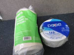 lot 470 image: 6 inch & 6 78 inch Paper Plates...