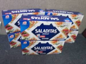 lot 589 image: 6- 18.6 oz Saladtas Saltine Cracker...