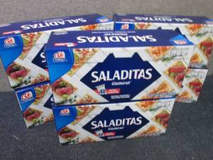 lot 591 image: 6- 18.6 oz Saladtas Saltine Cracker...
