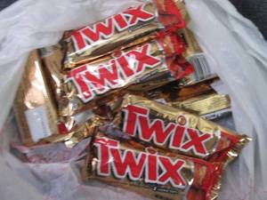 lot 614 image: 12- 1.79 oz Twix Bars...