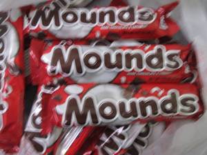 lot 615 image: 12 -1.75 oz Mounds Bars...