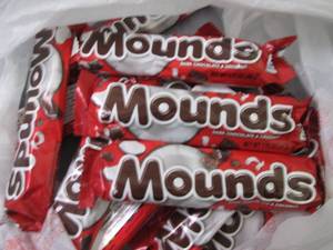 lot 616 image: 12 -1.75 oz Mounds Bars...