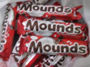 lot 618 image: 12 -1.75 oz Mounds Bars...