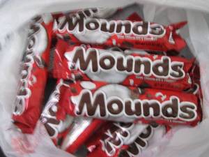 lot 619 image: 12 -1.75 oz Mounds Bars...