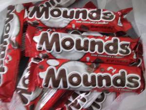 lot 620 image: 12 -1.75 oz Mounds Bars...