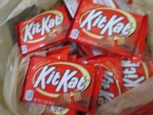 lot 636 image: 12- 1.55 oz KitKat Bars...