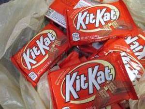 lot 638 image: 12- 1.55 oz KitKat Bars...