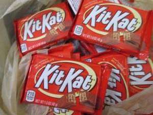 lot 639 image: 12- 1.55 oz KitKat Bars...