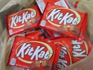 lot 640 image: 12- 1.55 oz KitKat Bars...