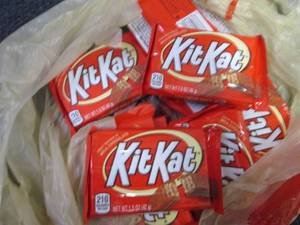 lot 641 image: 12- 1.55 oz KitKat Bars...