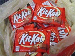 lot 642 image: 12- 1.55 oz KitKat Bars...