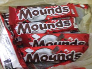 lot 644 image: 12 -1.75 oz Mounds Bars...