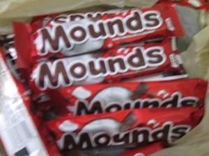 lot 645 image: 12 -1.75 oz Mounds Bars...