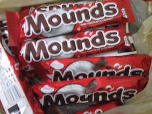 lot 646 image: 12 -1.75 oz Mounds Bars...
